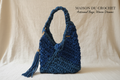 Borsa blu denim su sfondo Maison du Crochet