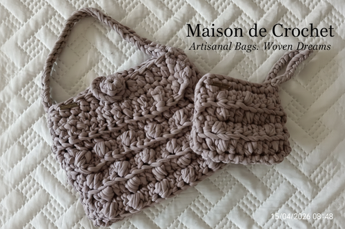Borsa grigio tortora con scritta Maison de Crochet
